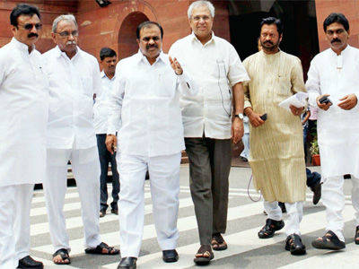 seemandhra leaders reasy to resign